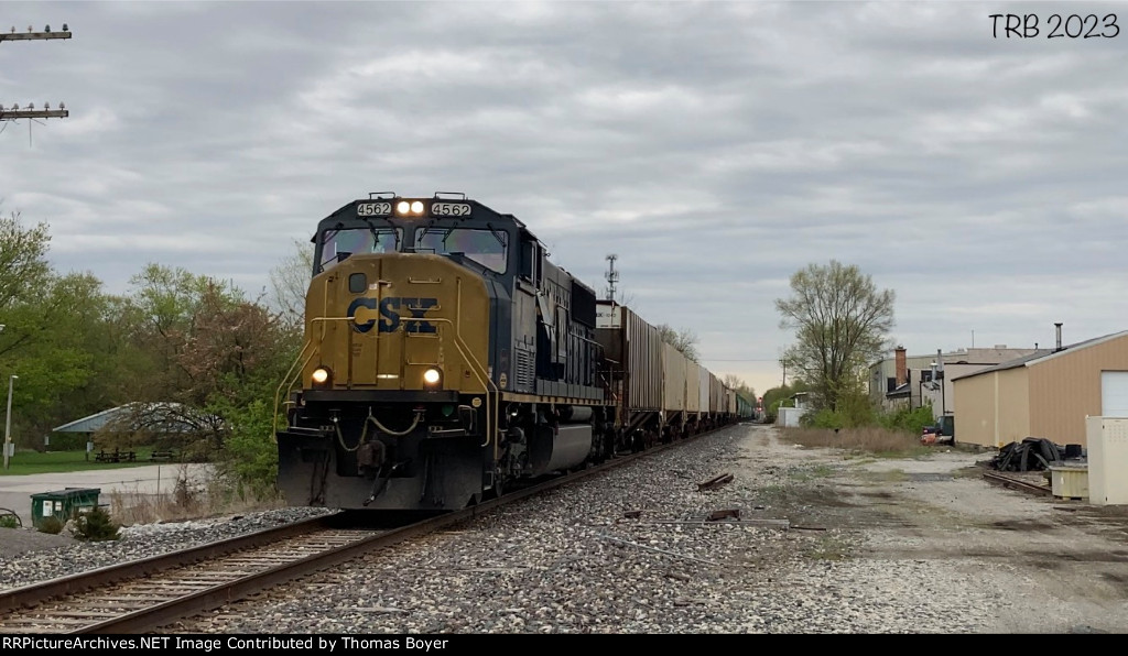 CSXT 4562